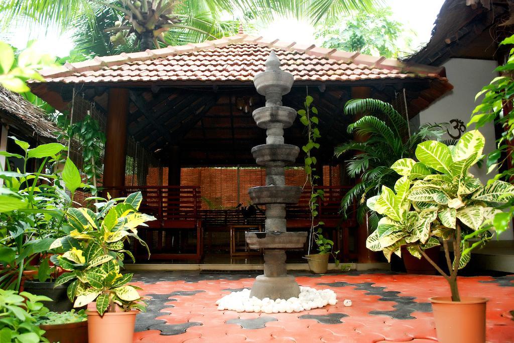 Chakra Ayurvedic Resort Ковалам Экстерьер фото