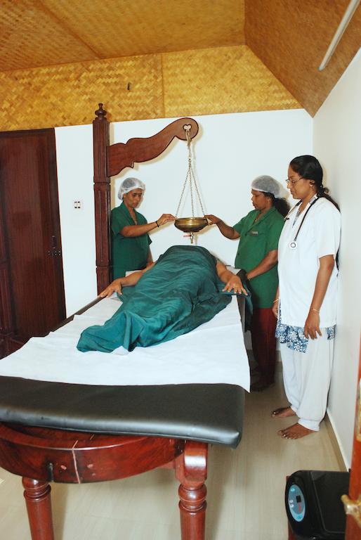 Chakra Ayurvedic Resort Ковалам Экстерьер фото