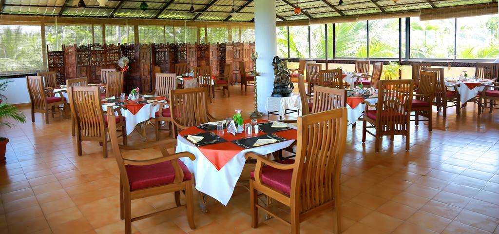 Chakra Ayurvedic Resort Ковалам Экстерьер фото